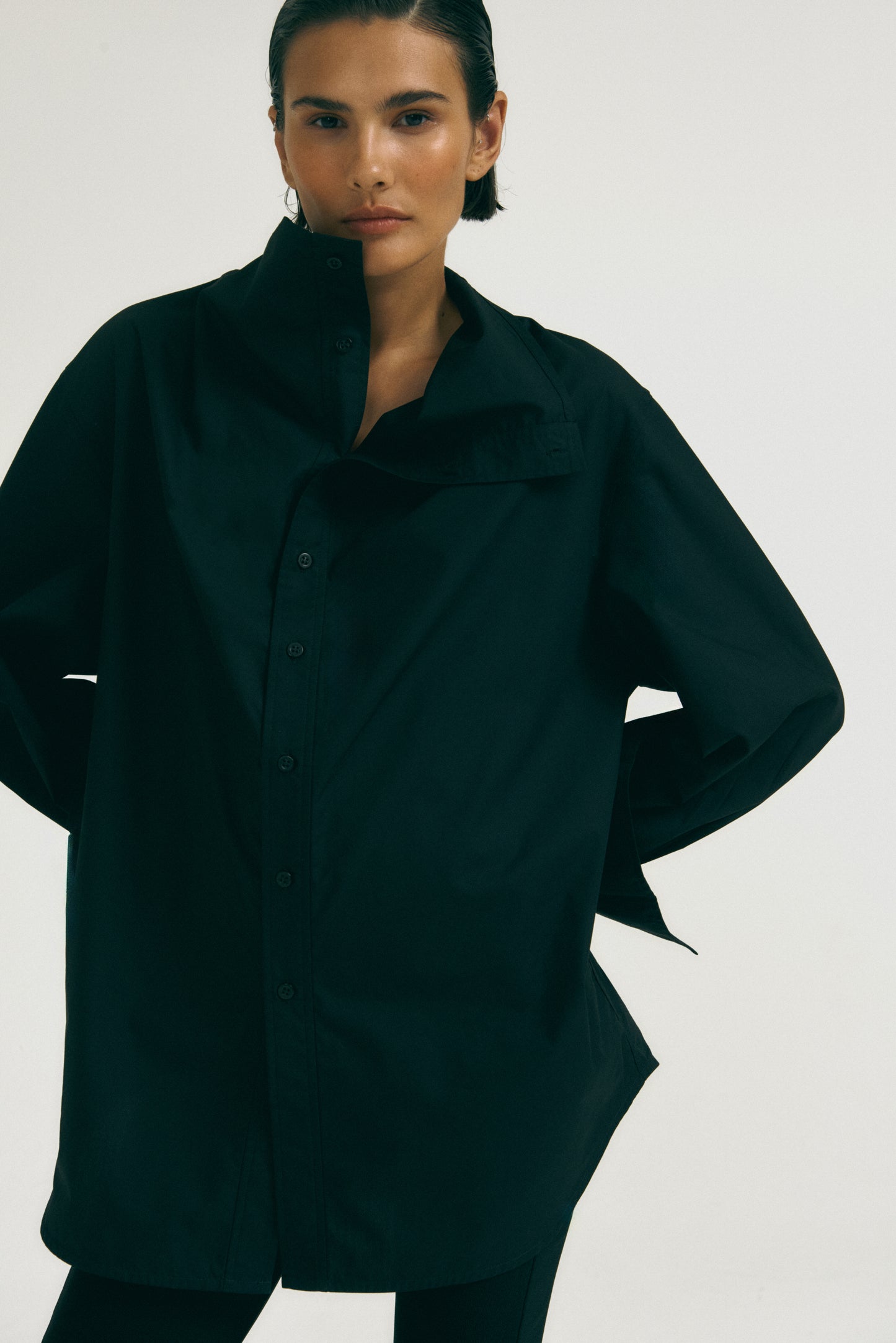 Camisa Oversized Gola Alta Preta