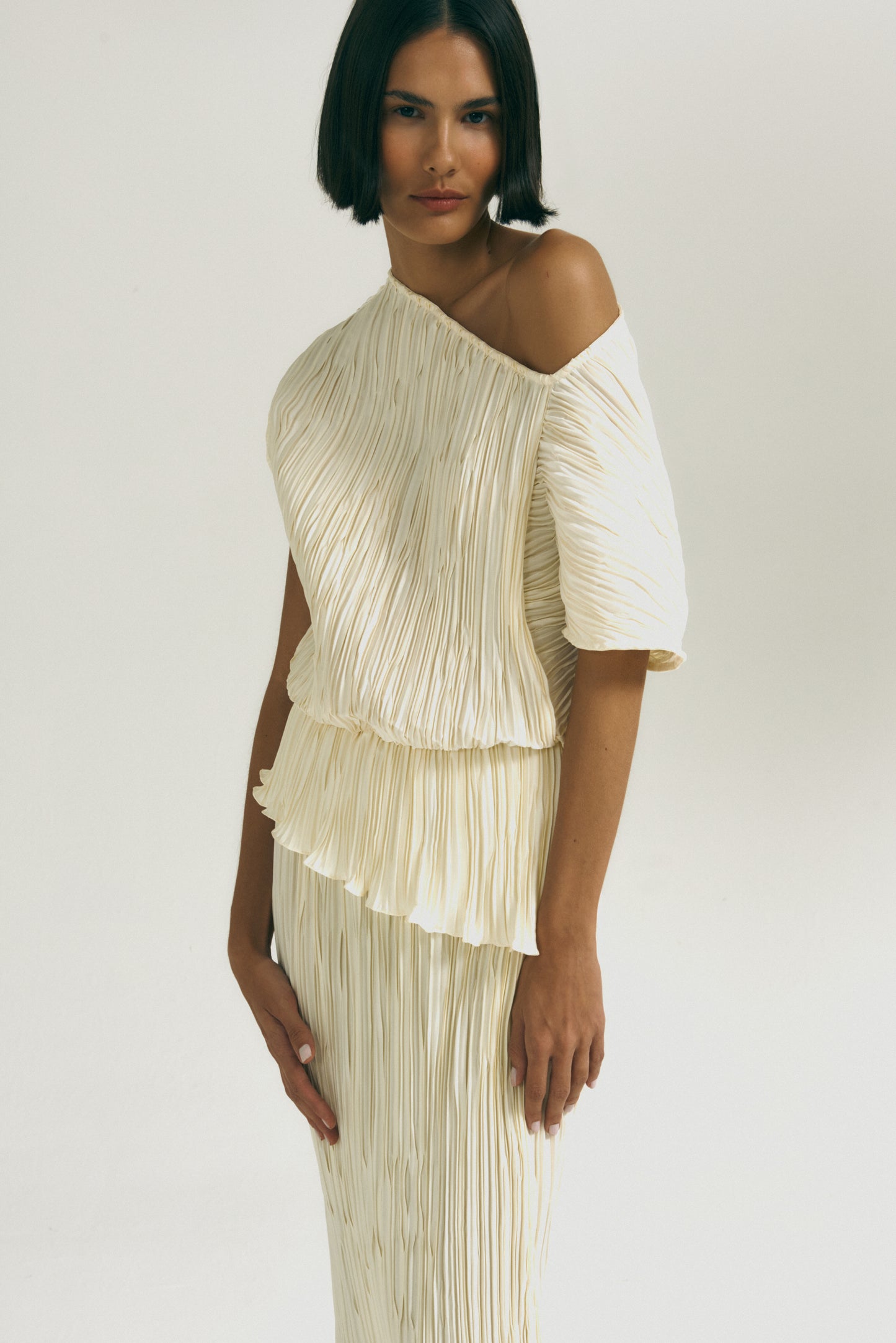 Vestido Escultural Plissado Creme
